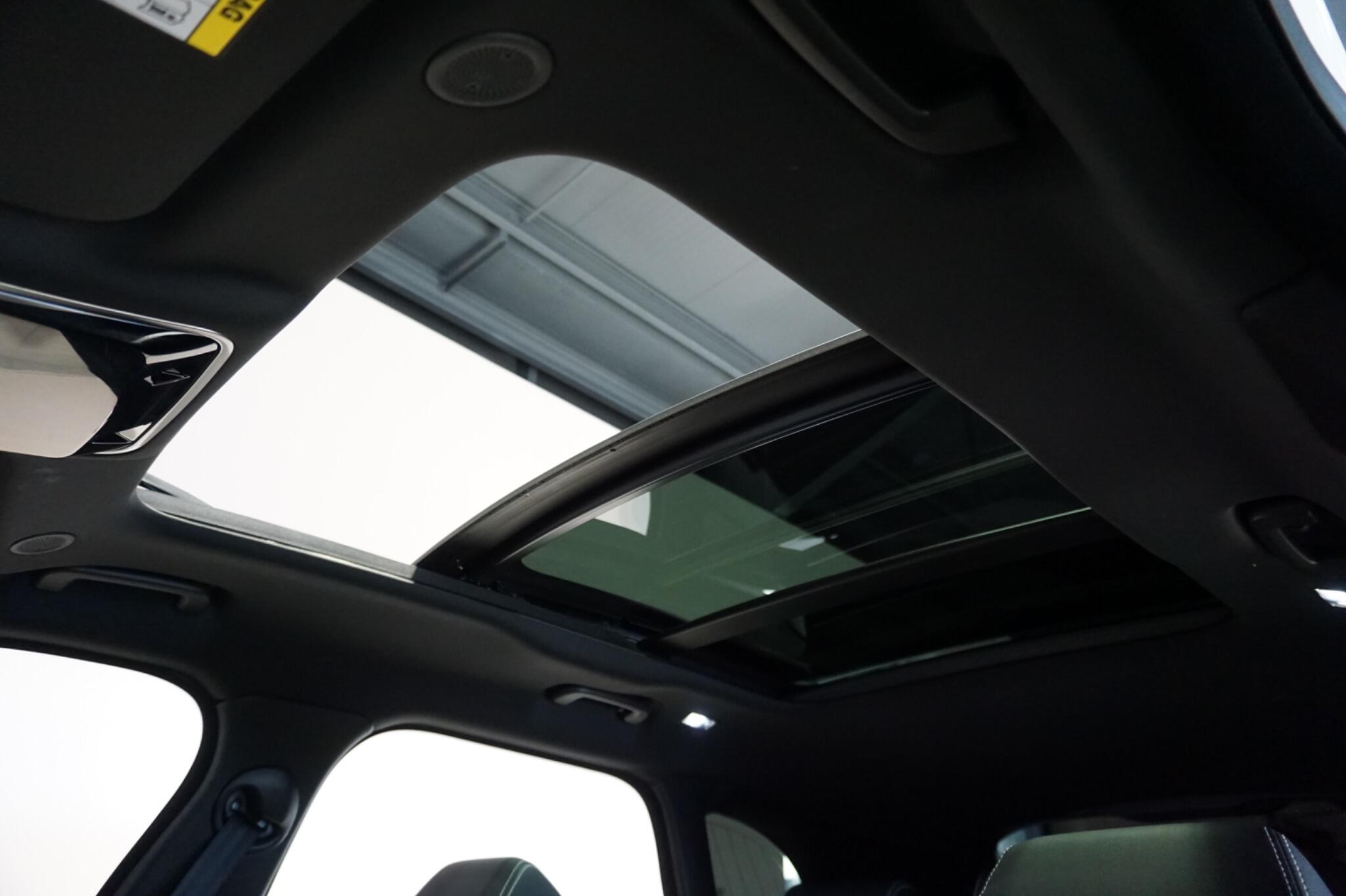 Land Rover Range Rover Velar 3.0 D300 MHEV R-Dynamic SE SUV 5dr Diesel Auto 4WD Euro 6 (s/s) (300 ps)